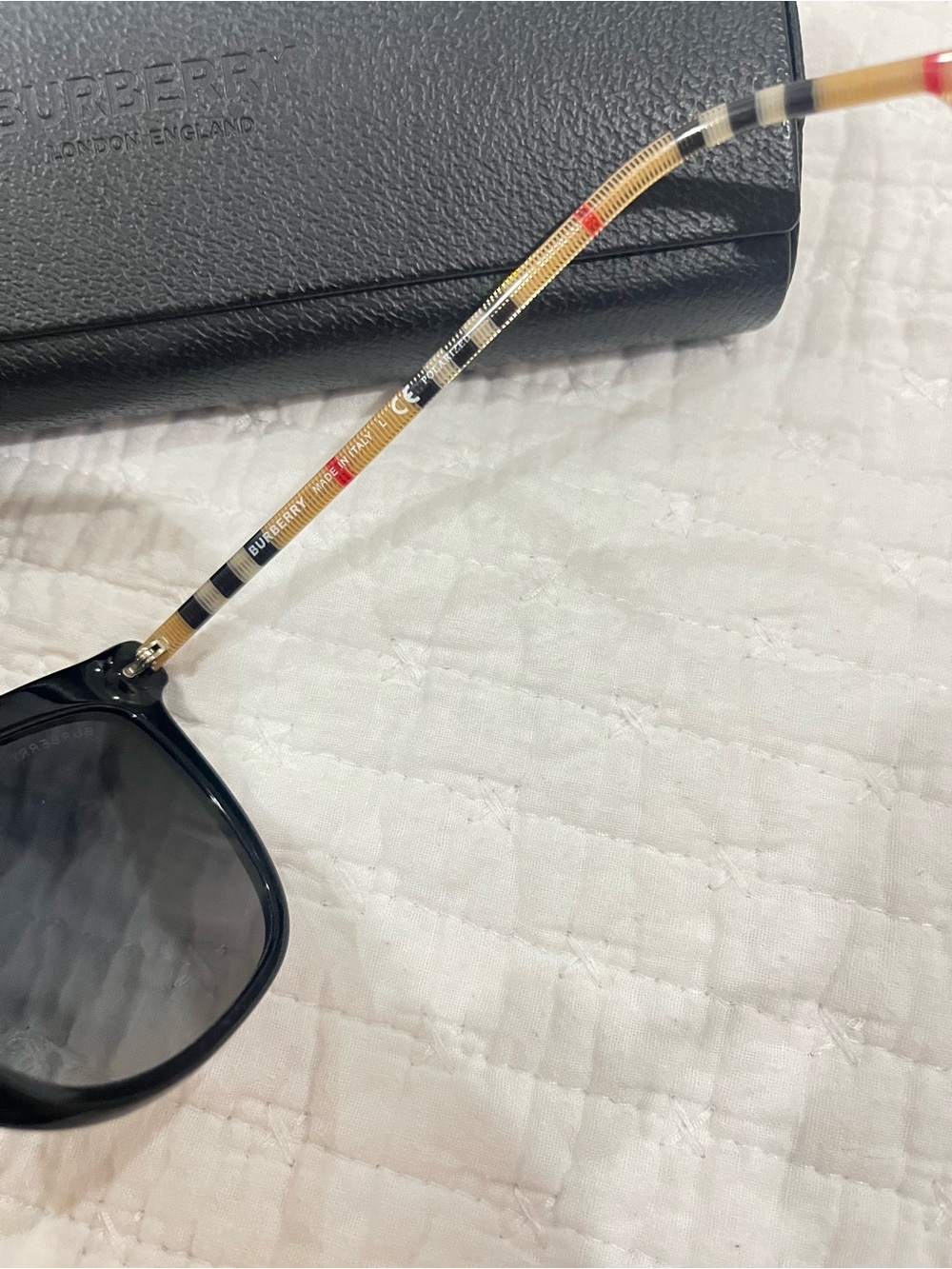 Burberry Black Cat-Eye Sunglasses with Gradient Lenses - Picture 2 of 4